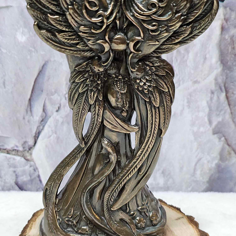 Statue celtique de la déesse de la guerre Morrigan