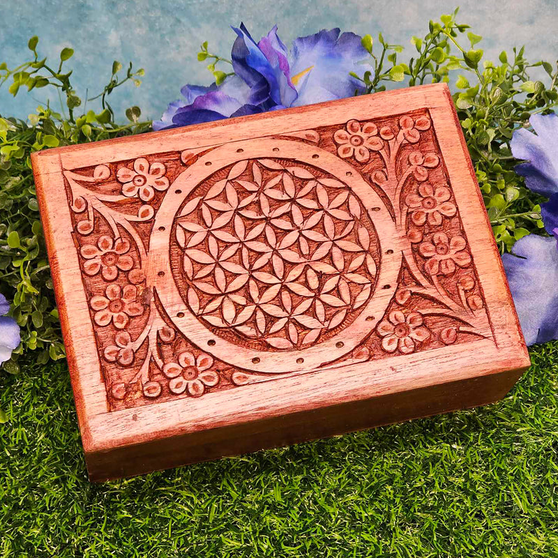 Boîte doublée de bois - Fleur de vie sculptée 5" x 7"