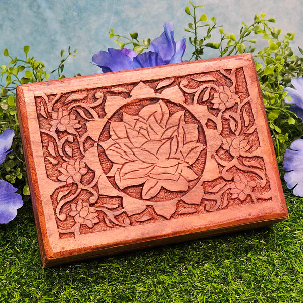 Boîte doublée de bois - Lotus sculpté 5" x 7"