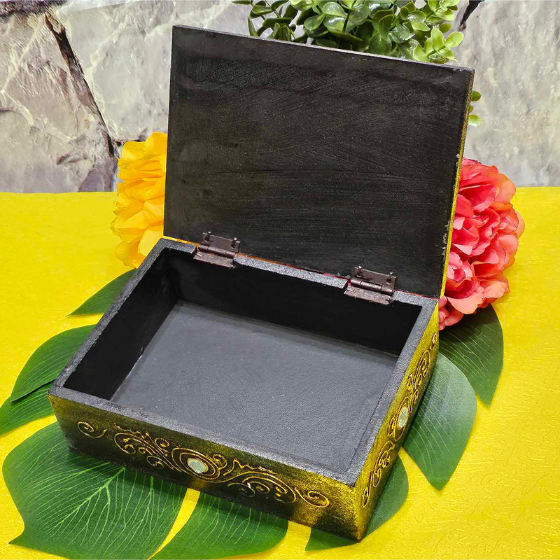 Boîte doublée de bois - Yeux de Bouddha sculptés
