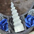 Torsion debout en sélénite - Env. 6" de longueur