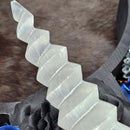 Torsion debout en sélénite - Env. 6" de longueur