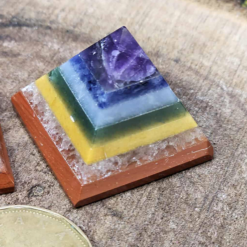 Pyramid - 25-30mm - 7 Chakras