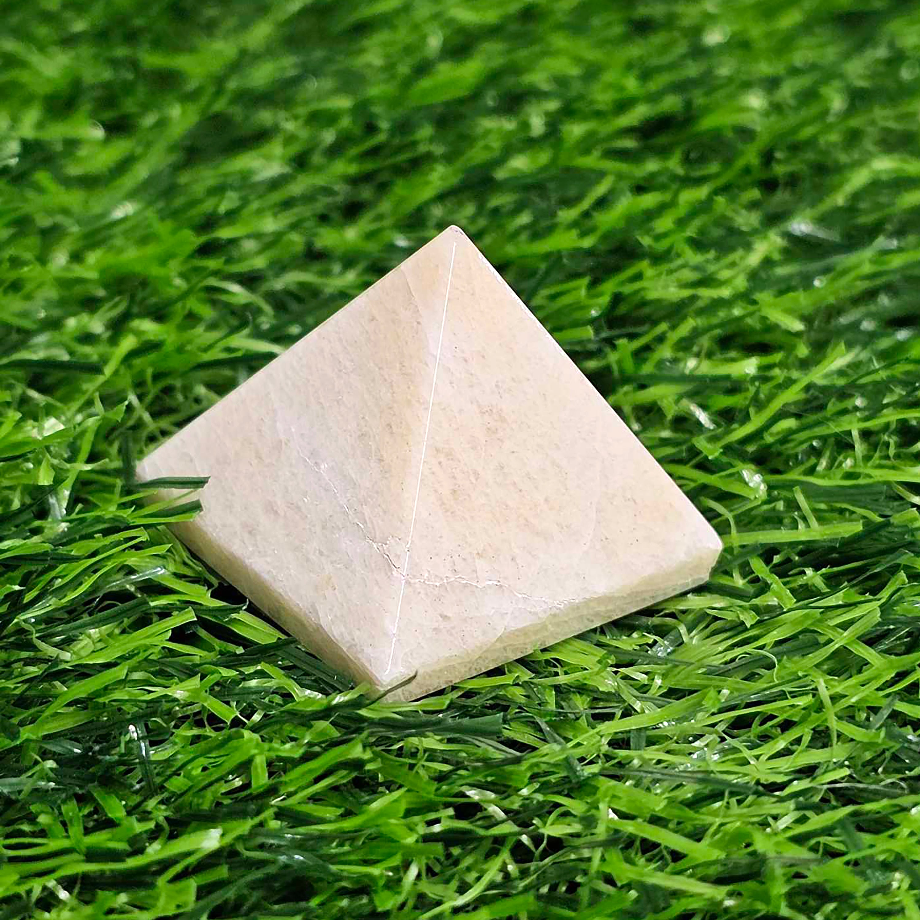 Pyramid - 25-30mm - Peach Moonstone