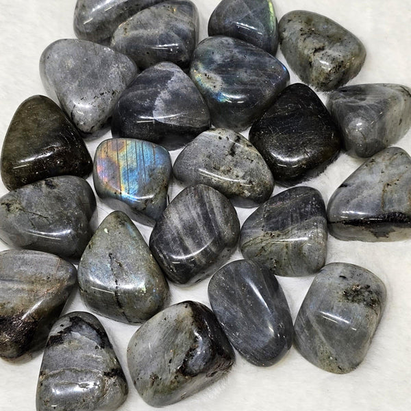 Pierre roulée labradorite