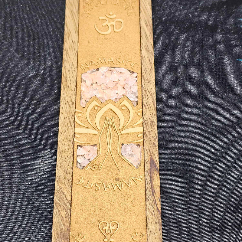 Porte-encens en bois – Namaste avec incrustation de quartz rose 10"