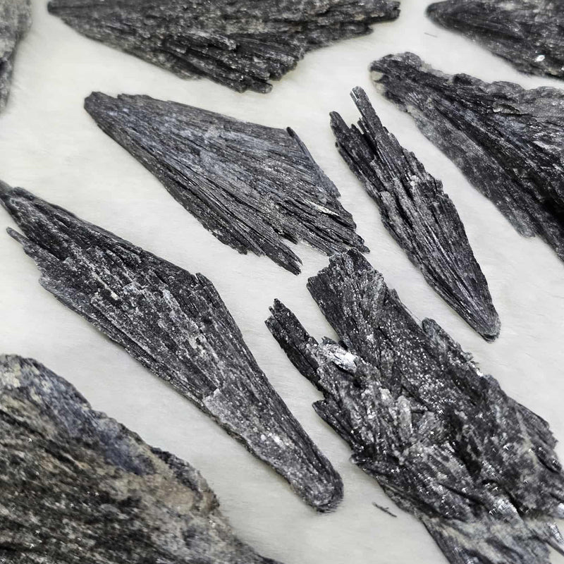 Lame rugueuse - Kyanite noire