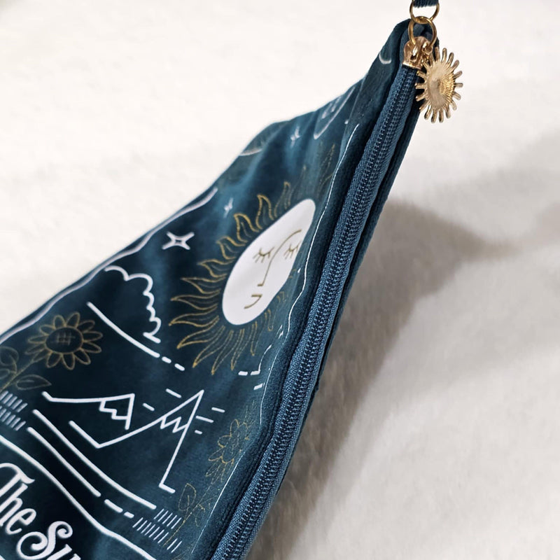 Le sac de tarot zippé en velours vert soleil