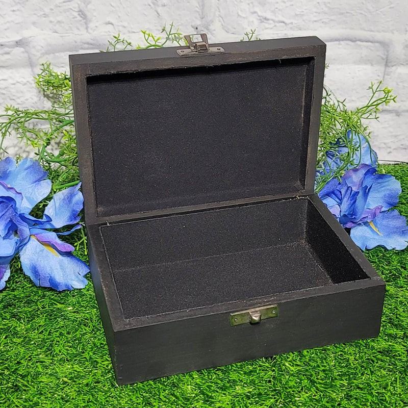 Boîte doublée de bois avec dessus en métal - Corbeau et Pentacle 5" x 7"