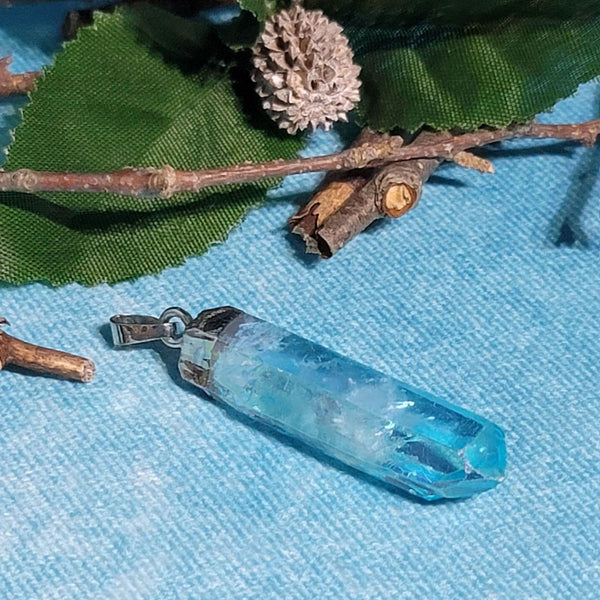 Pendentif en cristal Aqua Aura 1,75" à 2,25"