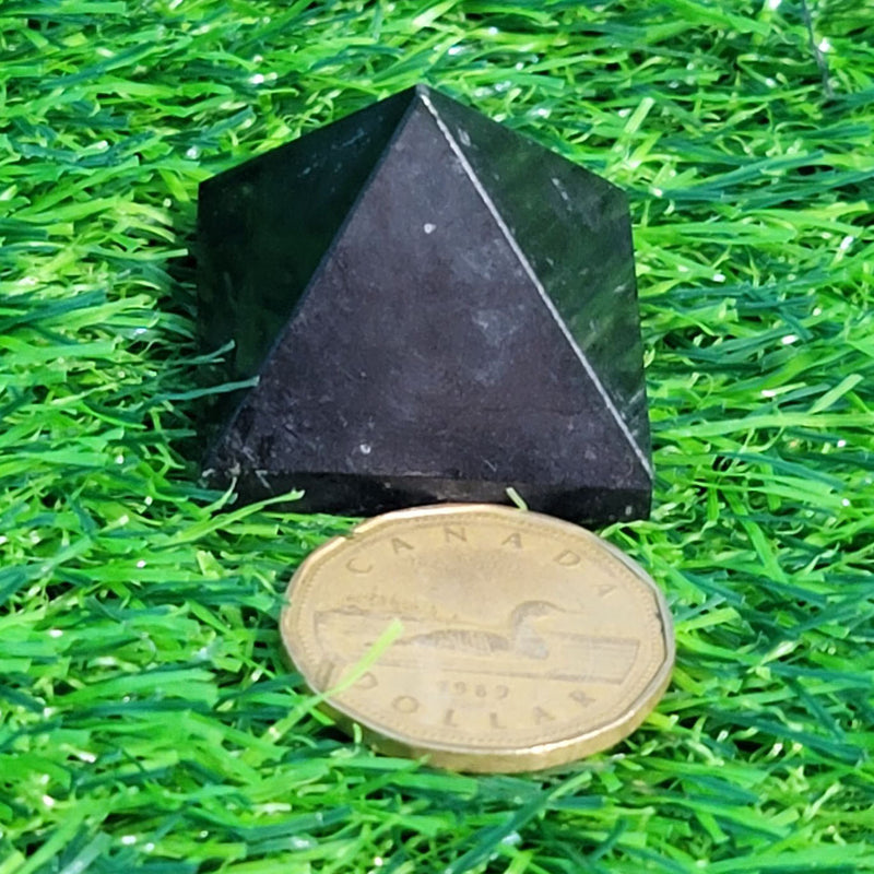 Pyramid - 25-30mm - Black Tourmaline