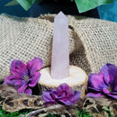 Obélisque poli en quartz rose
