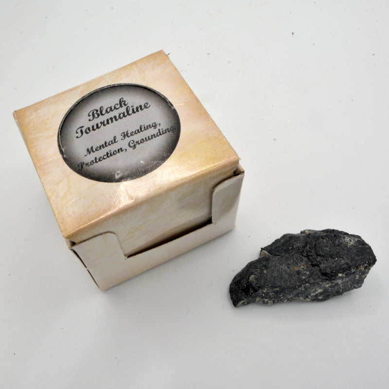 Tourmaline noire brute en boîte - pièce de 20 à 40 grammes