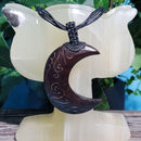 Collier - Lune en bois de 2,25" avec cordon noir