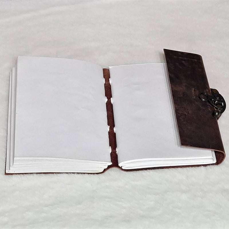 Journal en cuir - Arbre avec loquet - 5" x 7"