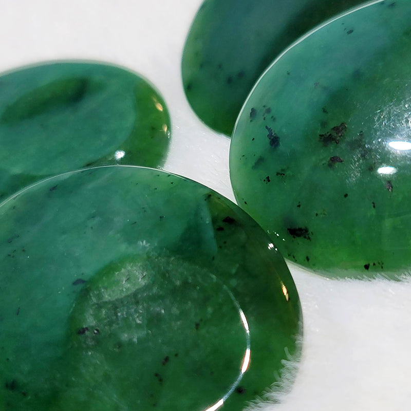 Pierres d'inquiétude - Néphrite de jade canadienne - 1,75"