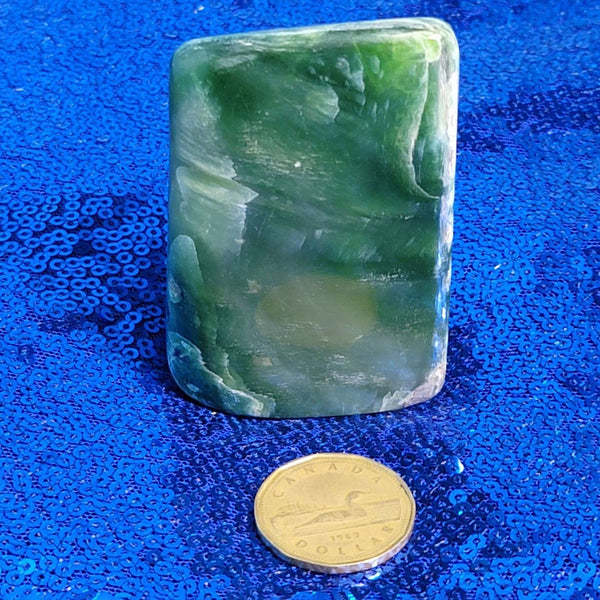 Spécimen de jade poli (3" x 2"x1,25")