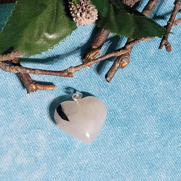 Pendentif coeur en quartz tourmaliné