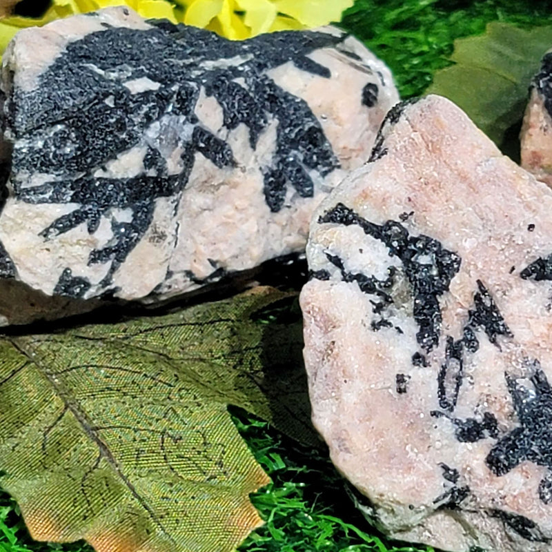 Nugget brut - Tourmaline noire avec feldspath
