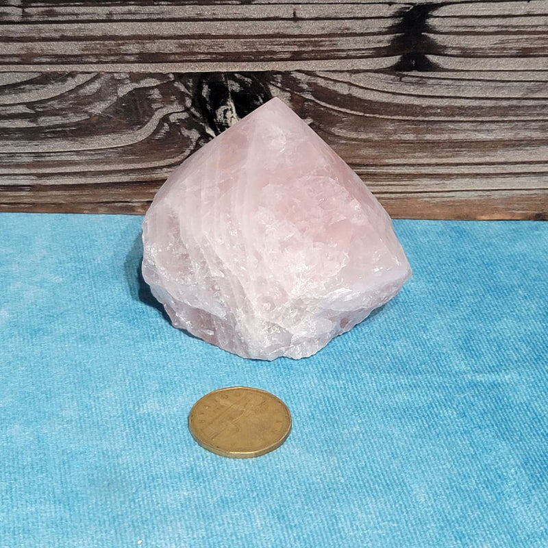 Pointe polie en quartz rose (hauteur 3 po)